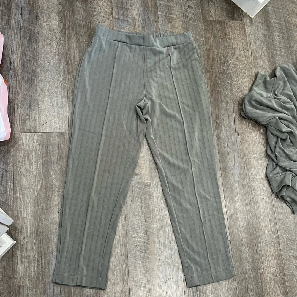 Elie Tahari Gray Cowl Neck Sweater and matching pants Set gray green size Large